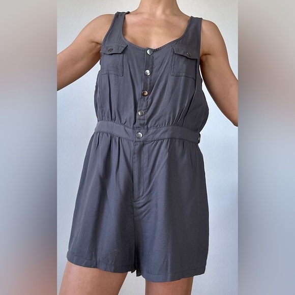 FOREVER21 Grey Romper size S - Picture 3 of 5